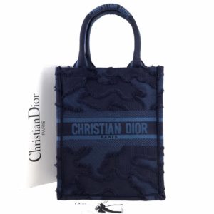 Christian Dior canta Vertical Book Tote full el dokuma lacivert 34x27 cm