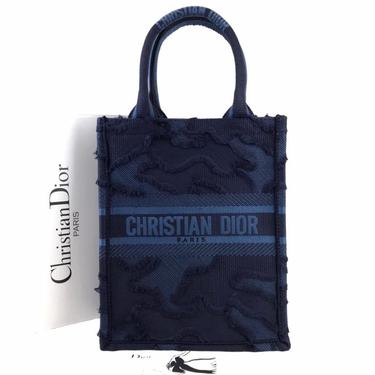 Christian Dior canta Vertical Book Tote full el dokuma lacivert 34x27 cm