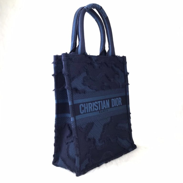 Christian Dior canta Vertical Book Tote full el dokuma lacivert 34x27 cm