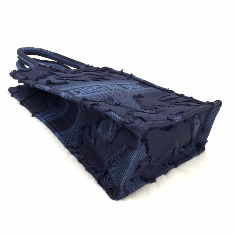 Christian Dior canta Vertical Book Tote full el dokuma lacivert 34x27 cm