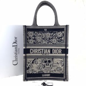 Christian Dior canta Vertical Book Tote full el dokuma siyah beyaz 34x27 cm