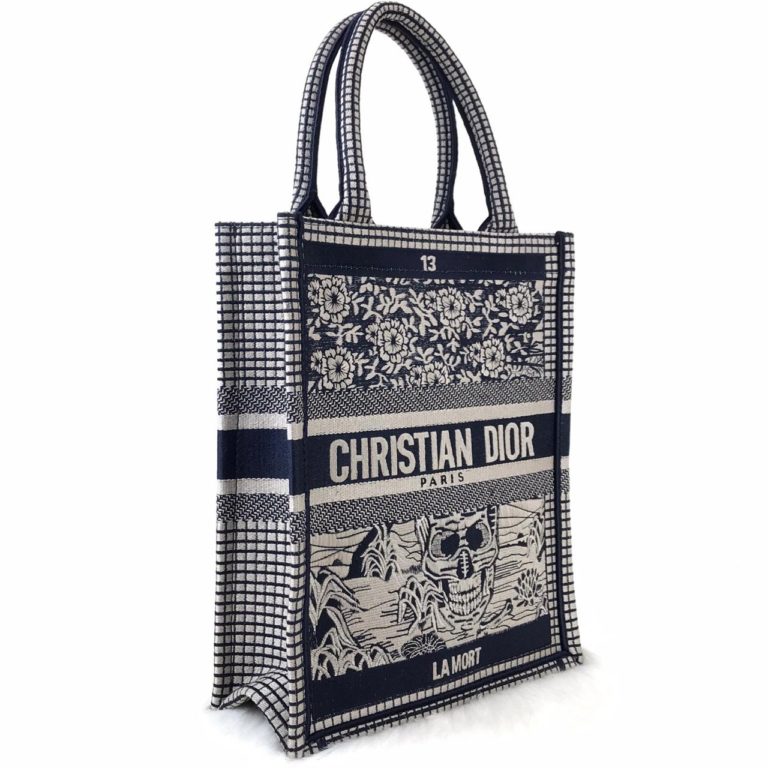 Christian Dior canta Vertical Book Tote full el dokuma siyah beyaz 34x27 cm