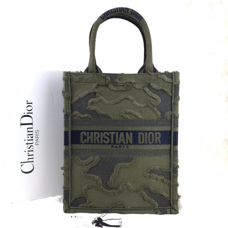 Christian Dior canta Vertical Book Tote full el dokuma yesil 34x27 cm
