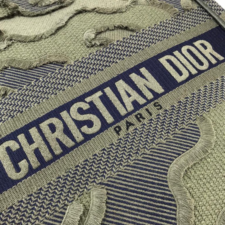 Christian Dior canta Vertical Book Tote full el dokuma yesil 34x27 cm