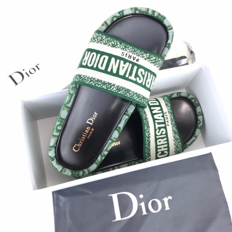 Christian Dior terlik hakiki deri yesil taban ve uzeri keten orgu