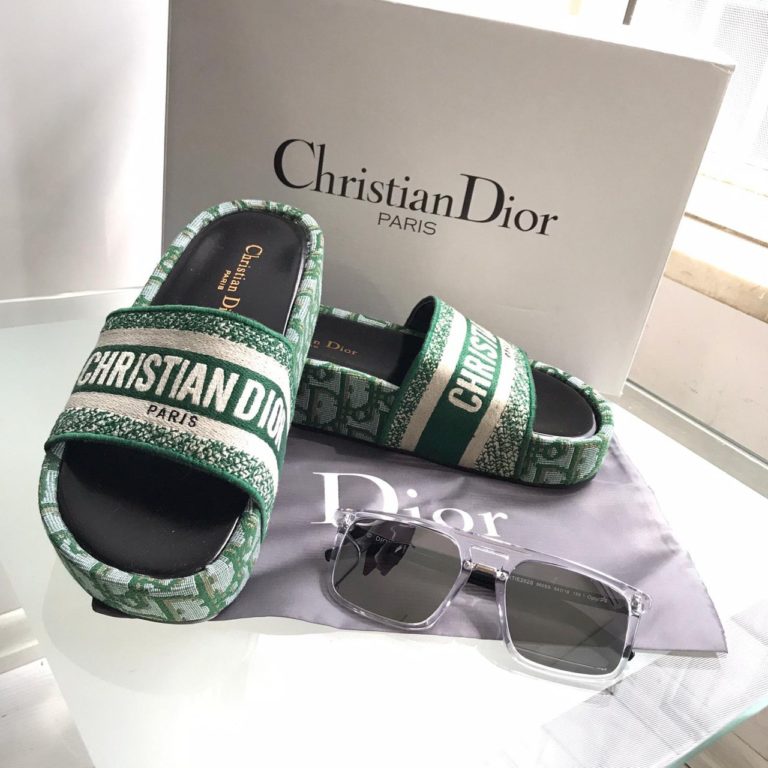 Christian Dior terlik hakiki deri yesil taban ve uzeri keten orgu