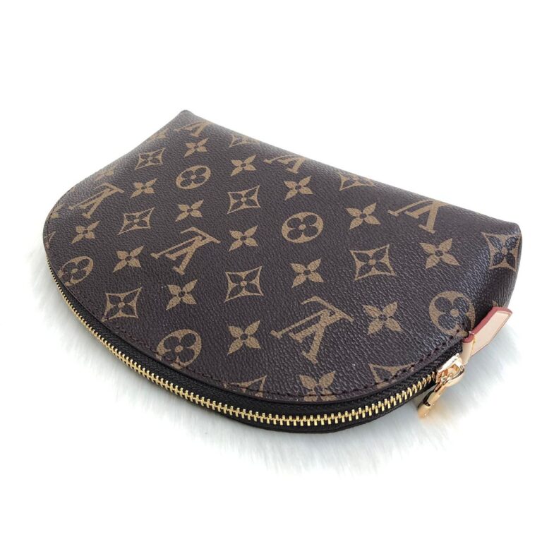 louis vuitton canta cosmetic pouch portfoy veya makyaj