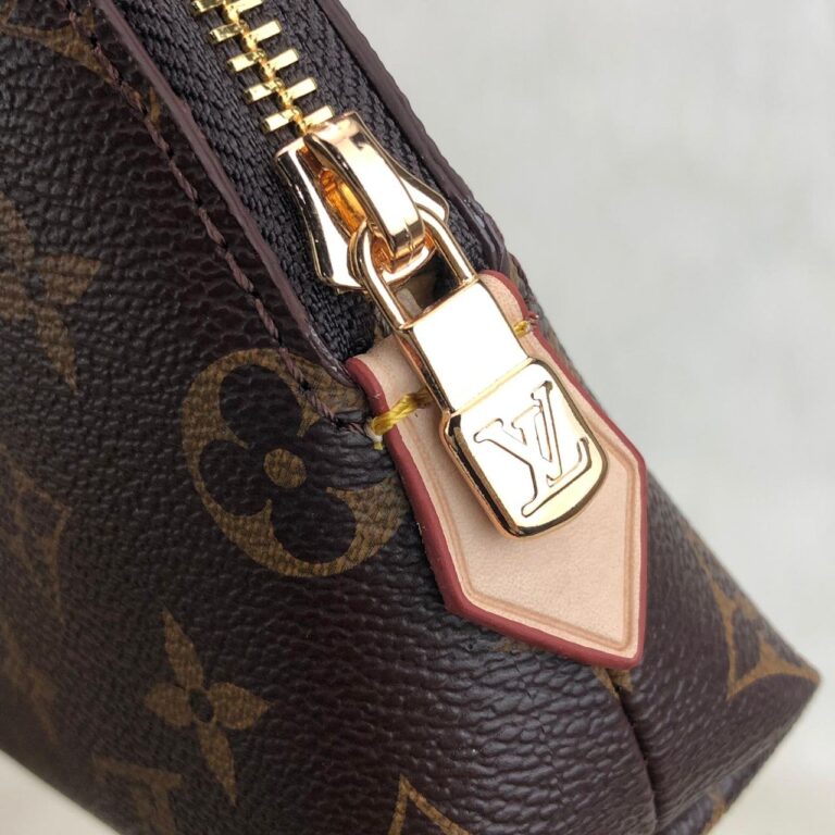 louis vuitton canta cosmetic pouch portfoy veya makyaj