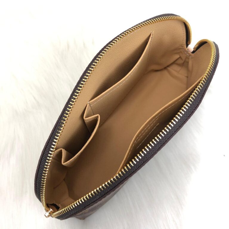 louis vuitton canta cosmetic pouch portfoy veya makyaj