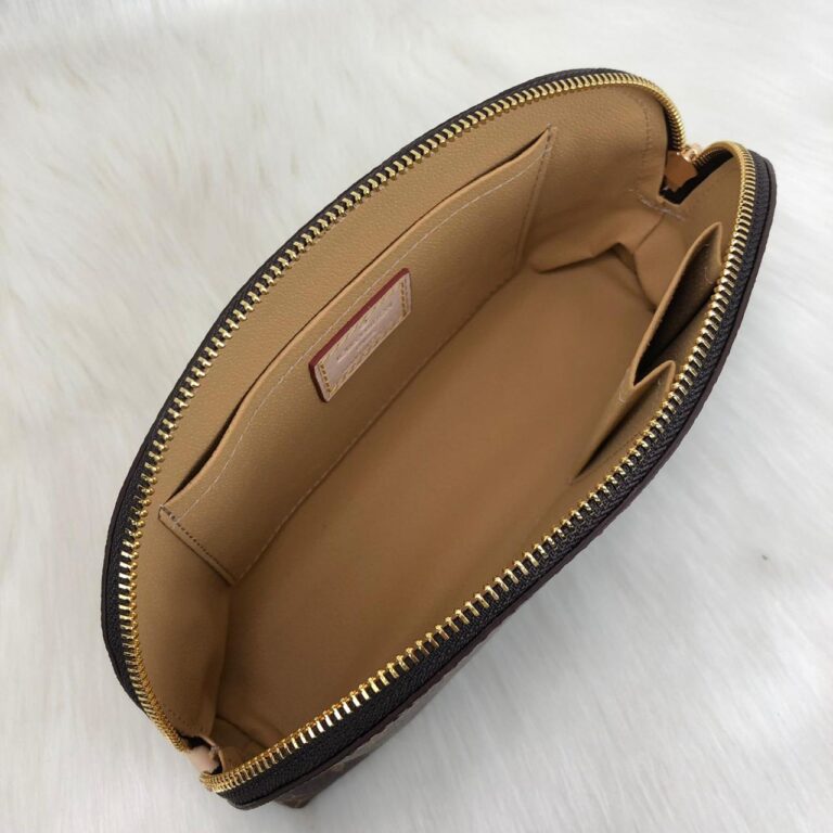louis vuitton canta cosmetic pouch portfoy veya makyaj