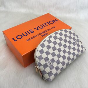 louis vuitton canta damier beyaz cosmetic pouch portfoy veya makyaj