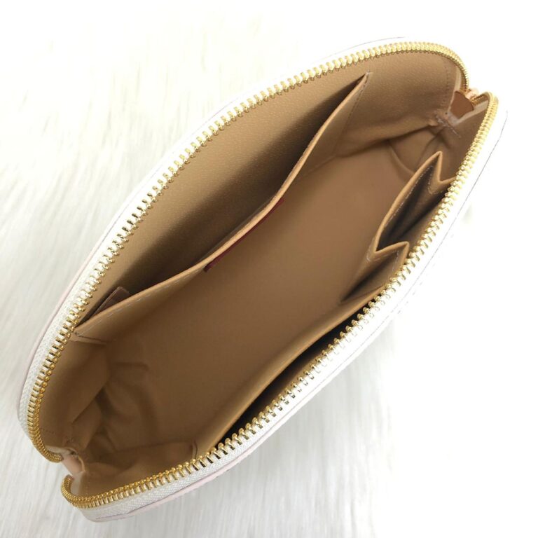 louis vuitton canta damier beyaz cosmetic pouch portfoy veya makyaj
