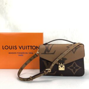 louis vuitton canta metis kahve buyuk logo pochette 25x19cm