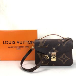 louis vuitton canta metis koyu kahve buyuk logo pochette 25x19cm
