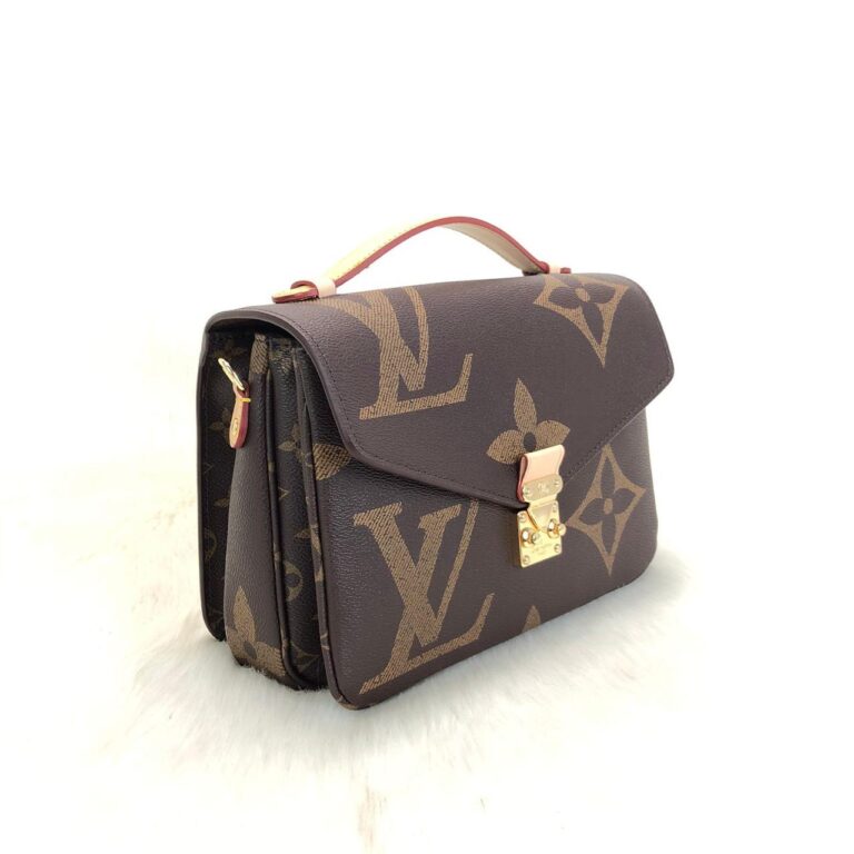 louis vuitton canta metis koyu kahve buyuk logo pochette 25x19cm