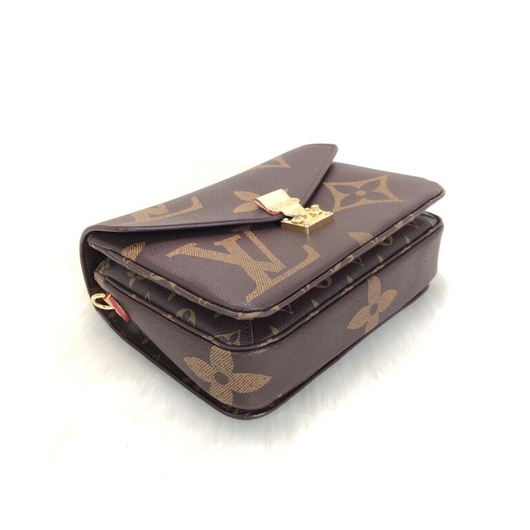 louis vuitton canta metis koyu kahve buyuk logo pochette 25x19cm