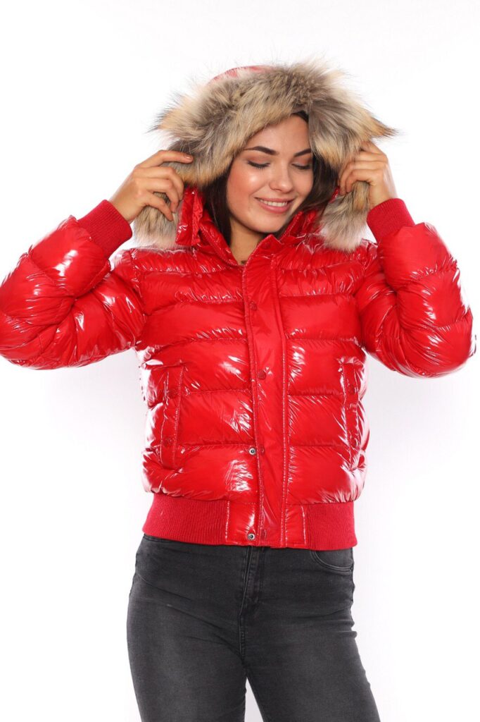 moncler mont beli lastikli kirmizi parlak yatay desen kapuson QR kod
