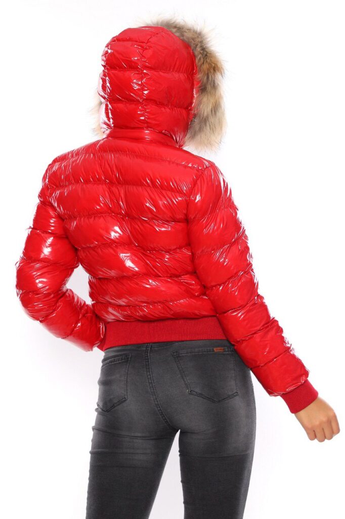moncler mont beli lastikli kirmizi parlak yatay desen kapuson QR kod