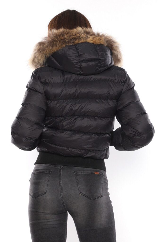 moncler mont beli lastikli yatay desen kapuson QR kod