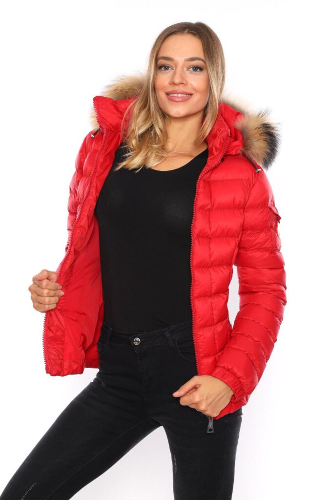 moncler mont kirmizi mat kapuson QR kod
