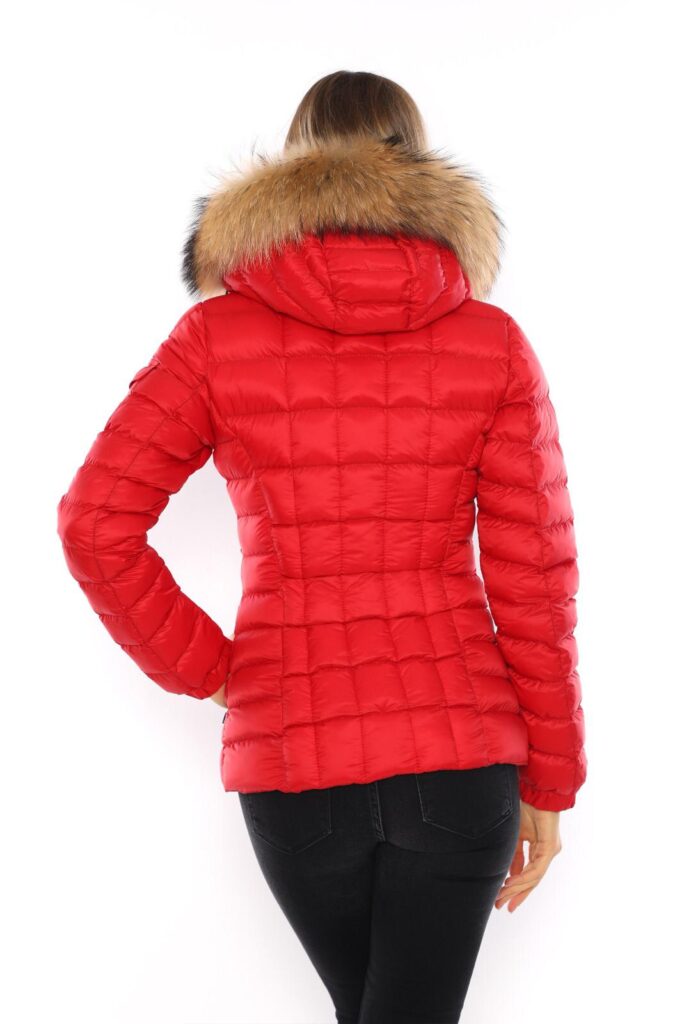 moncler mont kirmizi mat kapuson QR kod