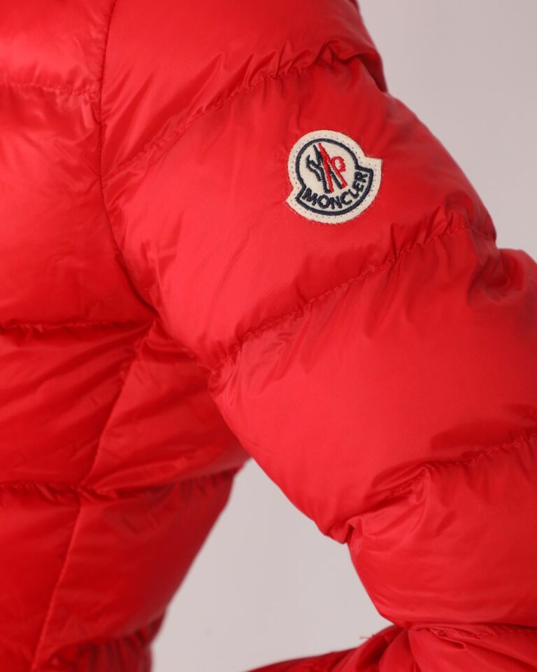 moncler mont kirmizi mat yatay desen kapuson QR kod