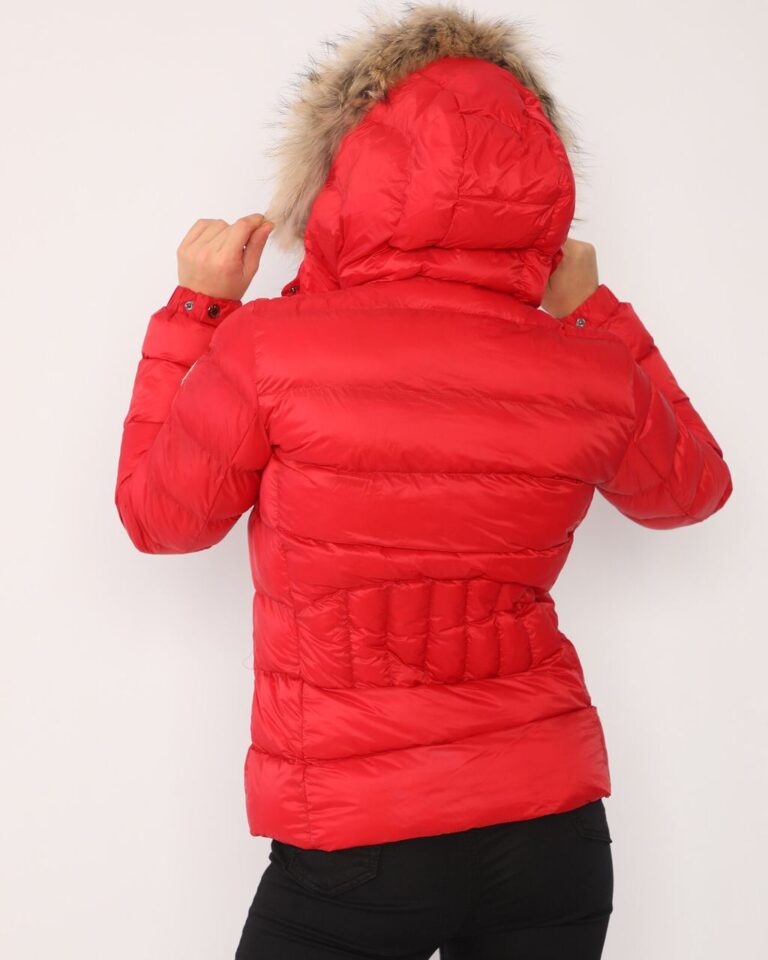 moncler mont kirmizi mat yatay desen kapuson QR kod