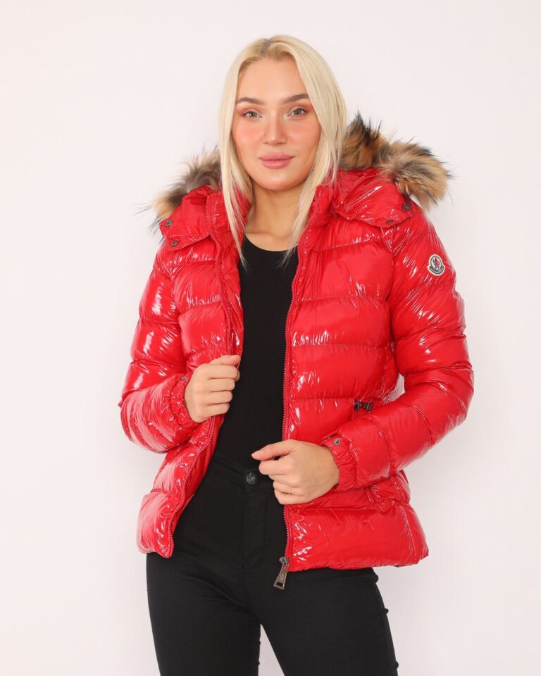moncler mont kirmizi parlak yatay desen kapuson QR kod