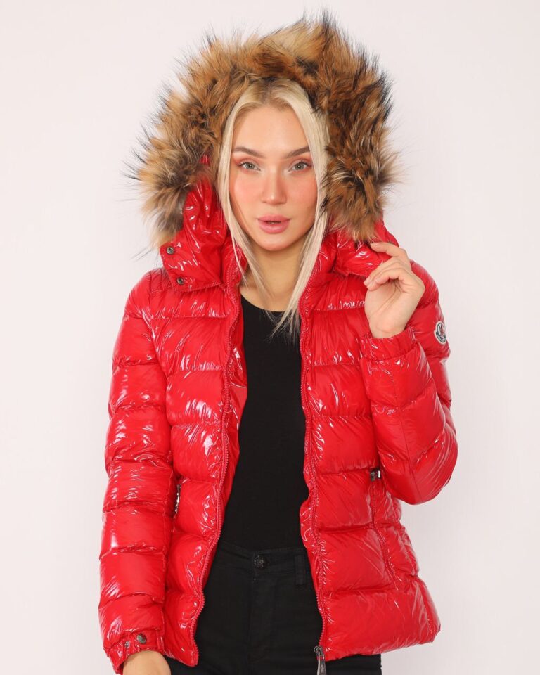 moncler mont kirmizi parlak yatay desen kapuson QR kod
