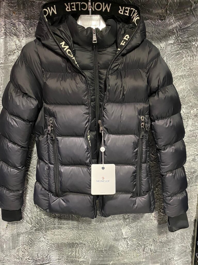 moncler mont mat siyah yazili cift fermuar QR kod