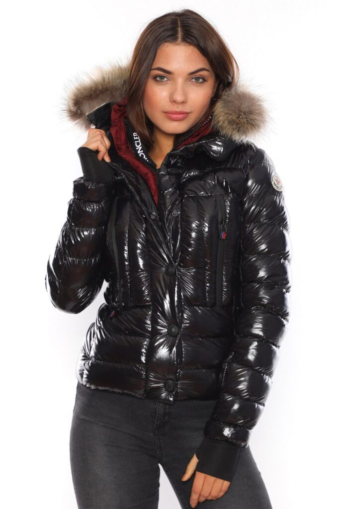 moncler mont parlak bordo citcit ve fermuarli kapuson QR kod