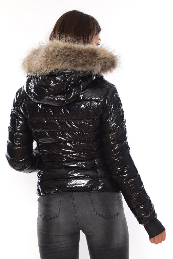 moncler mont parlak bordo citcit ve fermuarli kapuson QR kod