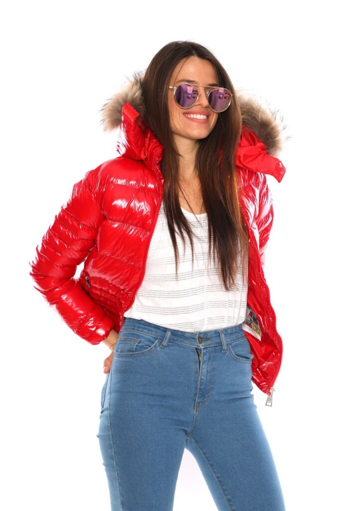 moncler mont parlak kirmizi kapuson QR kod