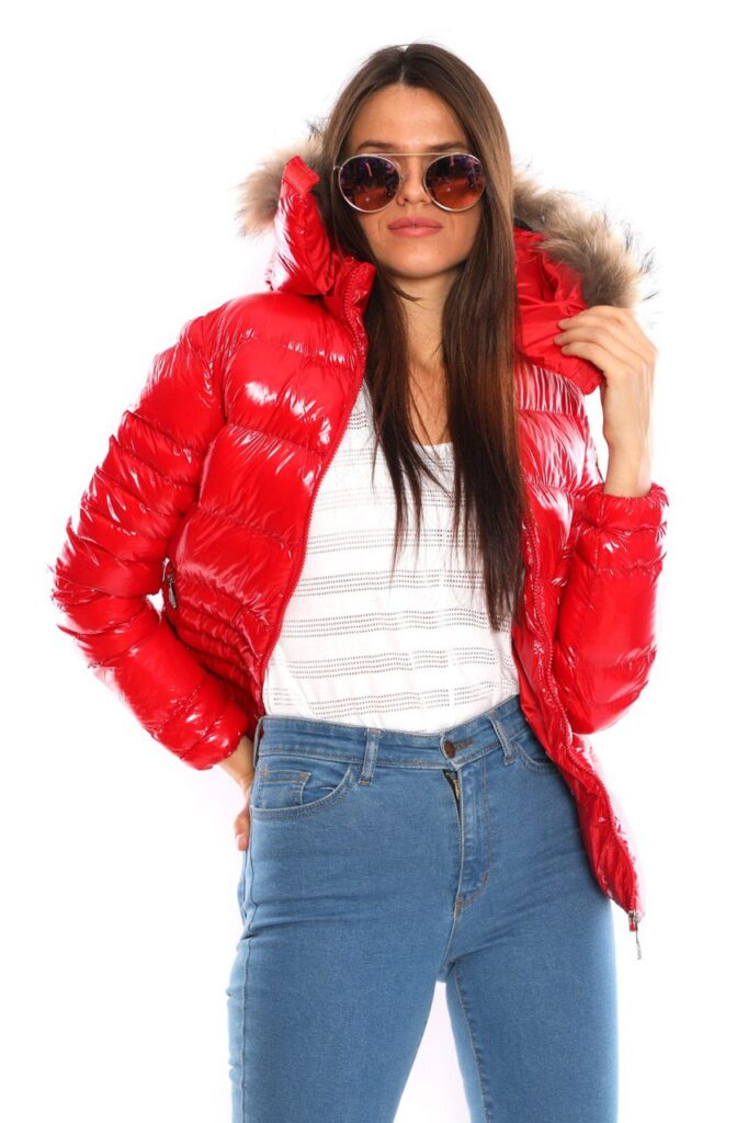 moncler mont parlak kirmizi kapuson QR kod