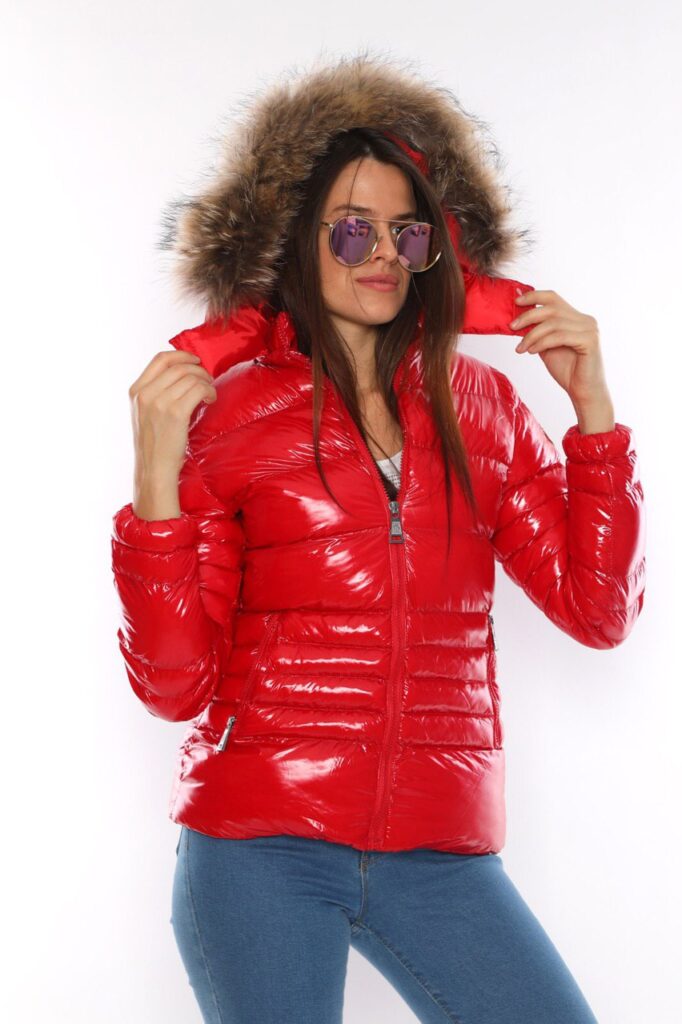 moncler mont parlak kirmizi kapuson QR kod