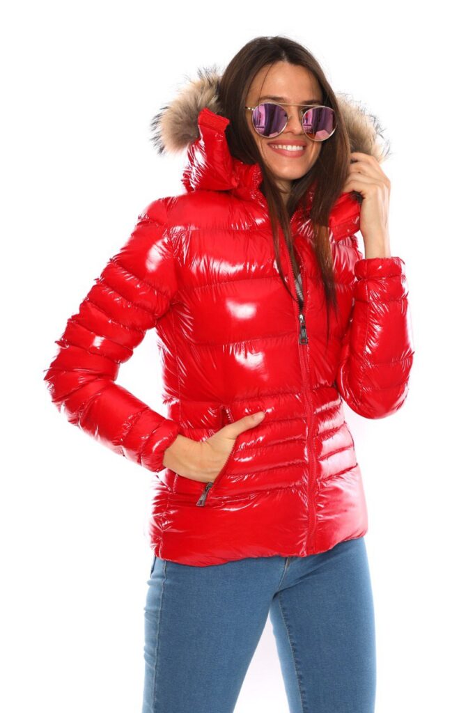 moncler mont parlak kirmizi kapuson QR kod