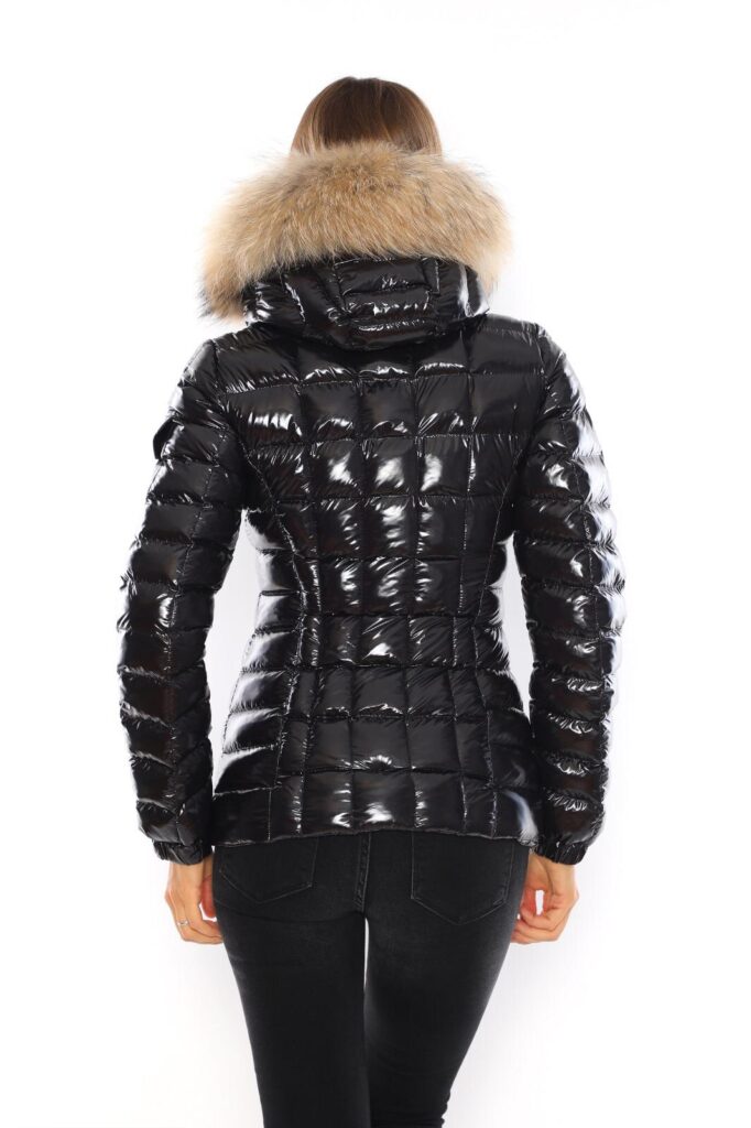 moncler mont parlak siyah kapuson QR kod