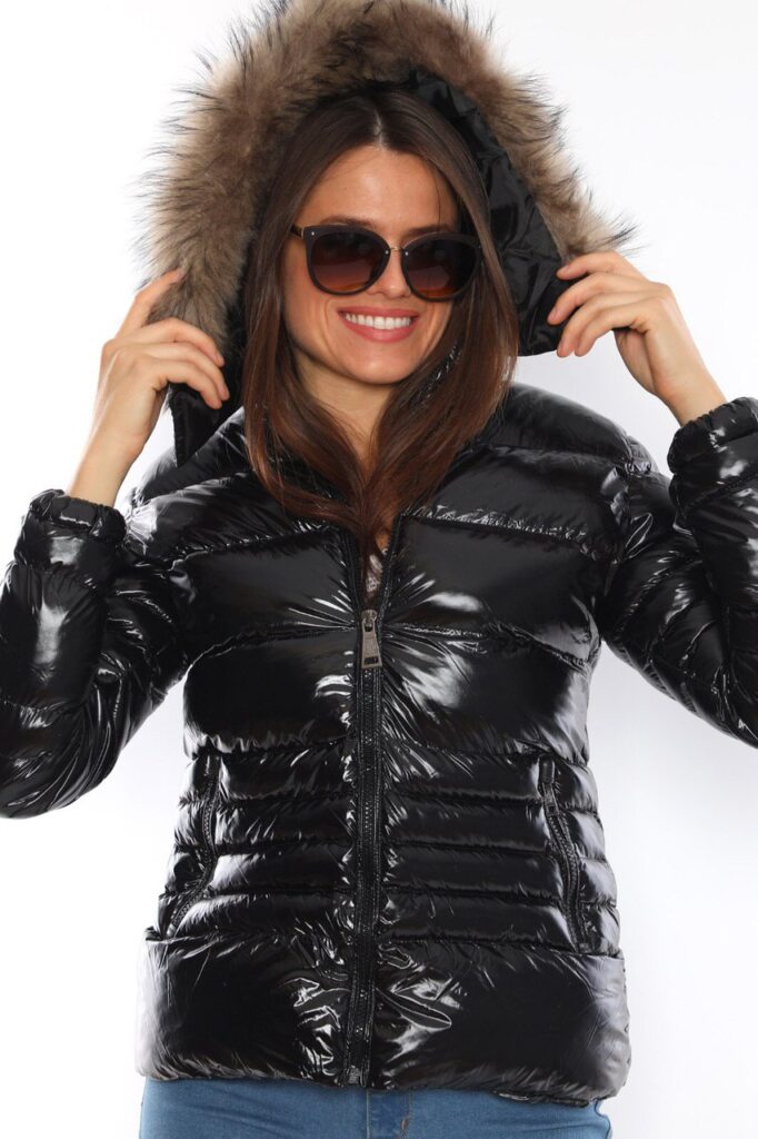 moncler mont parlak siyah kapuson yatay desen QR kod