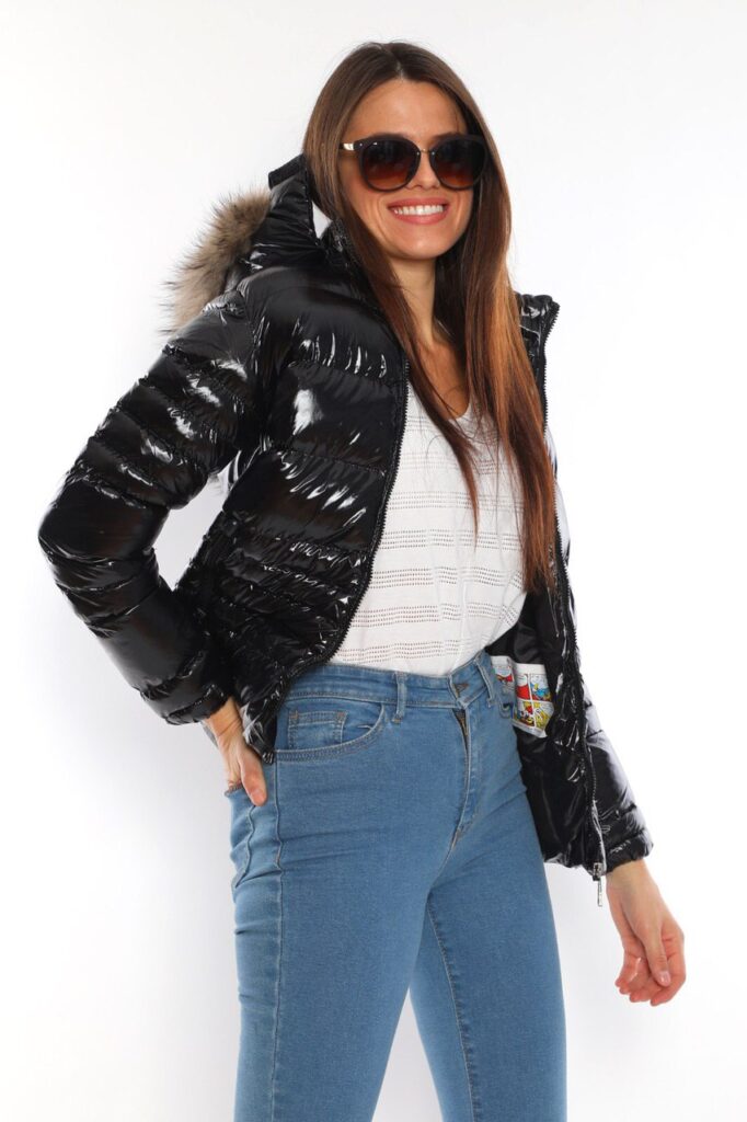 moncler mont parlak siyah kapuson yatay desen QR kod