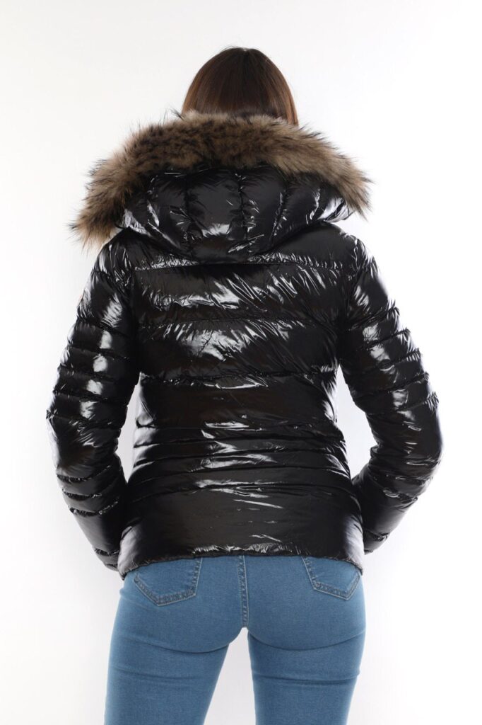 moncler mont parlak siyah kapuson yatay desen QR kod