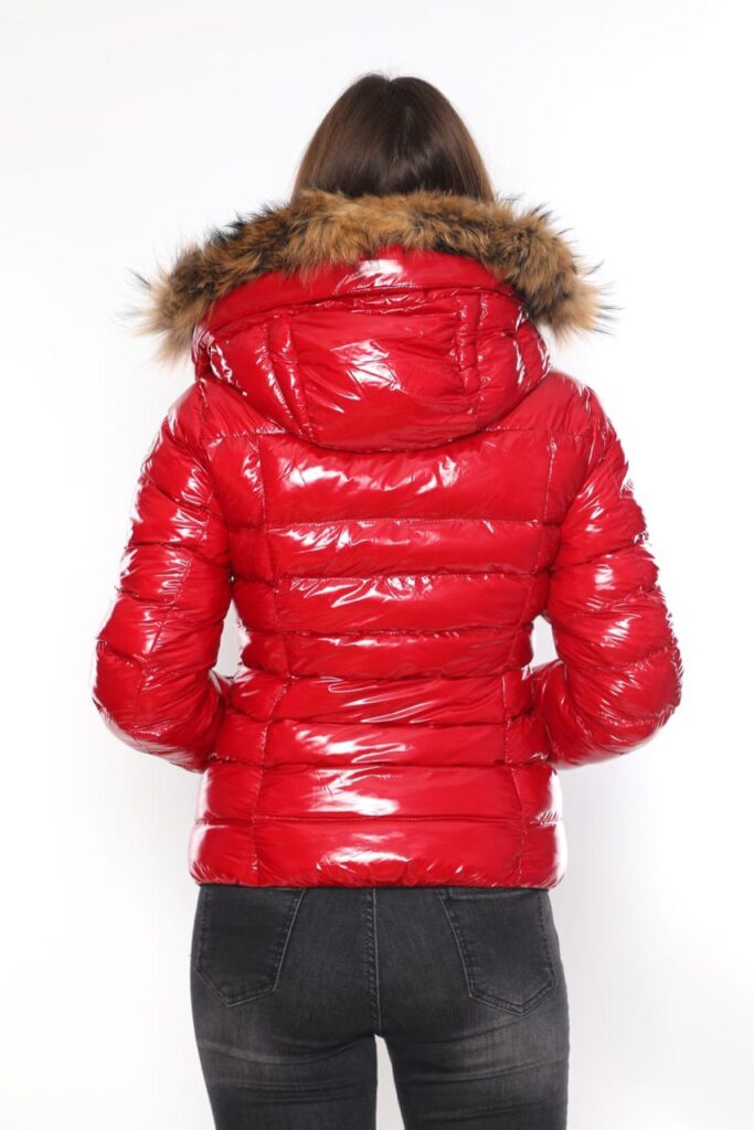 moncler mont parlak siyah kirmizi citcit ve fermuarli kapuson QR kod