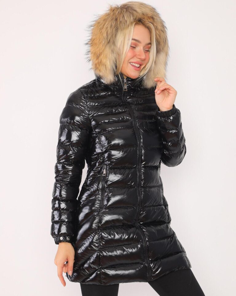 moncler mont parlak siyah uzun kapuson QR kod