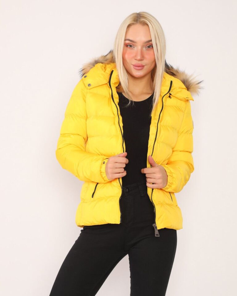 moncler mont sari yatay desen kapuson QR kod