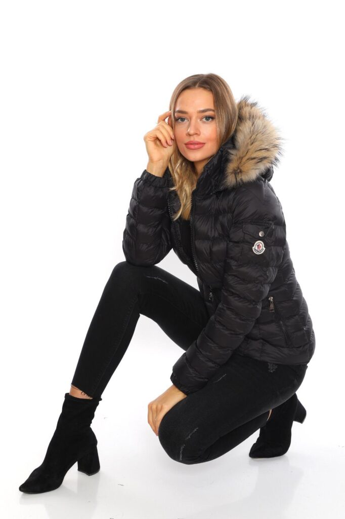 moncler mont siyah mat QR kod