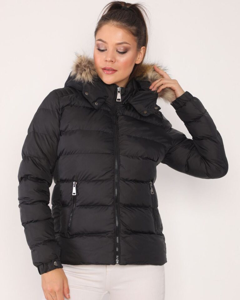 moncler mont siyah mat yatay desen kapuson QR kod