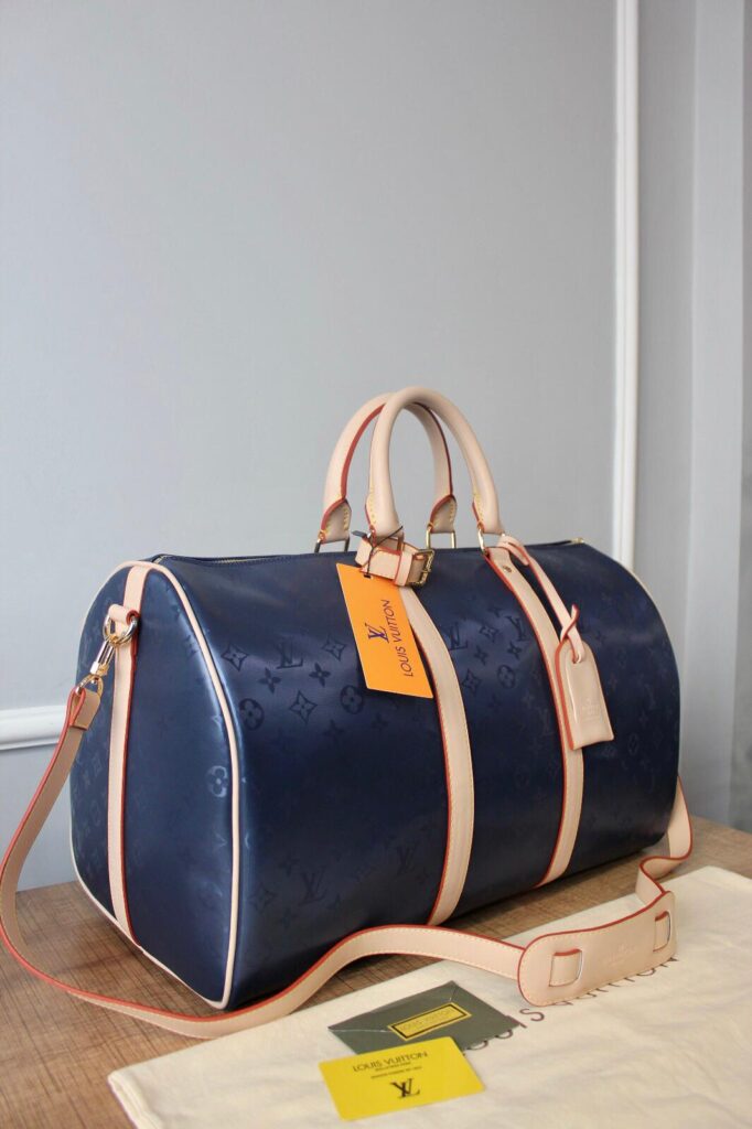 louis vuitton canta keepall bandouliere el valizi lacivert parlak 50x29x23