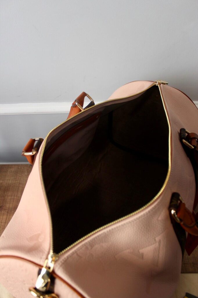 louis vuitton canta keepall bandouliere pembe logo monogram el valizi 50x29x23