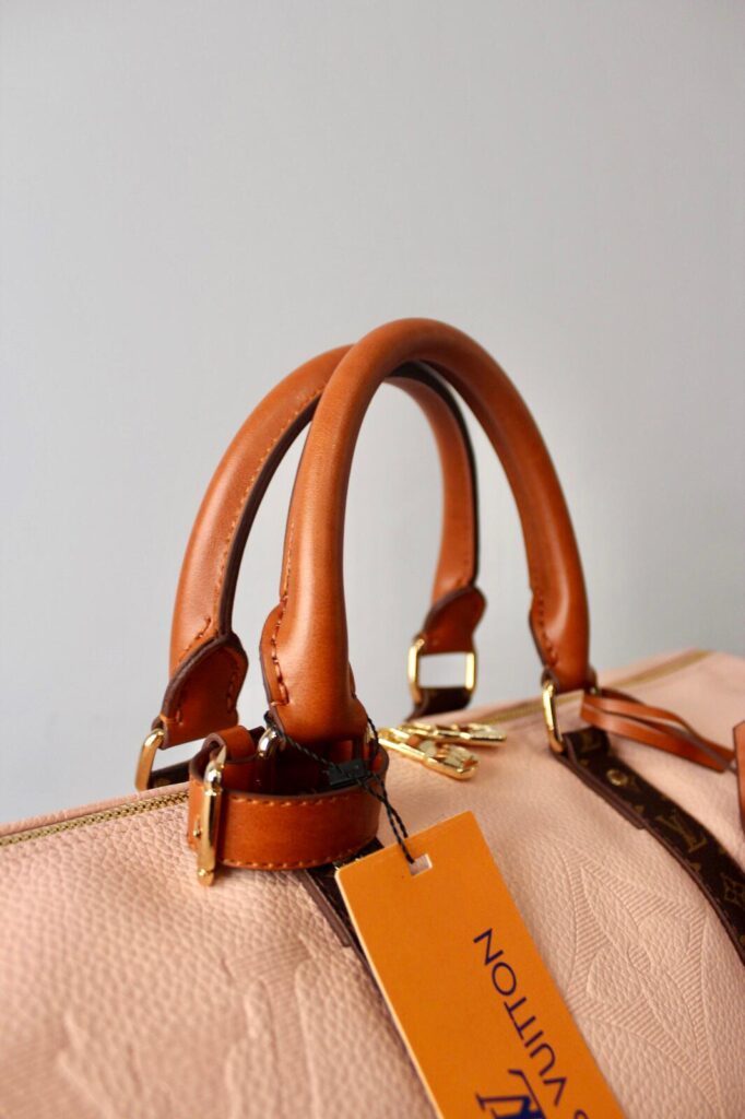 louis vuitton canta keepall bandouliere pembe logo monogram el valizi 50x29x23