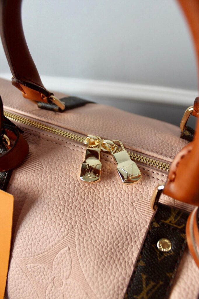 louis vuitton canta keepall bandouliere pembe logo monogram el valizi 50x29x23