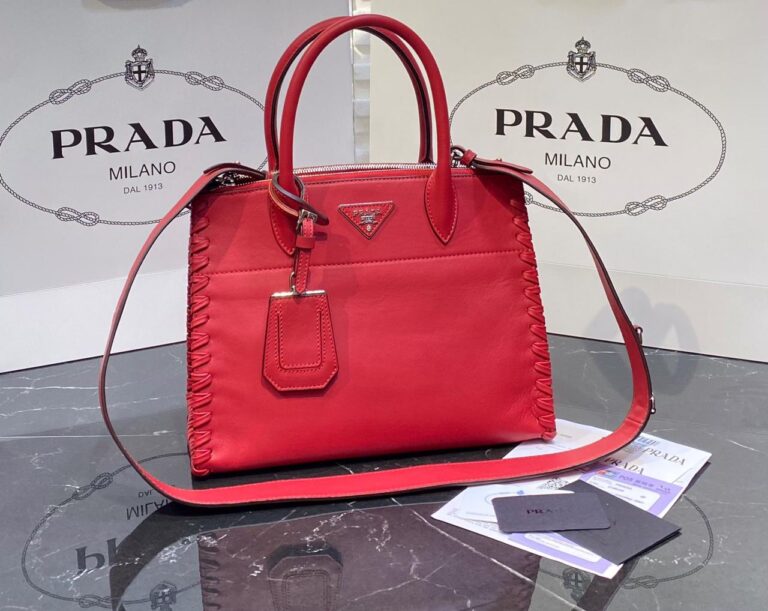 prada canta saffiano orgulu kirmizi 29x24cm